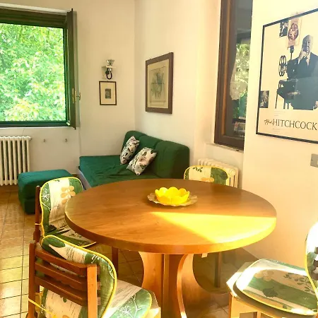 Green Apartment Albavilla Exterior photo